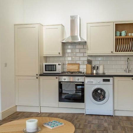 Stylish Apartment Close To Gloucester Quays & Docks 외부 사진